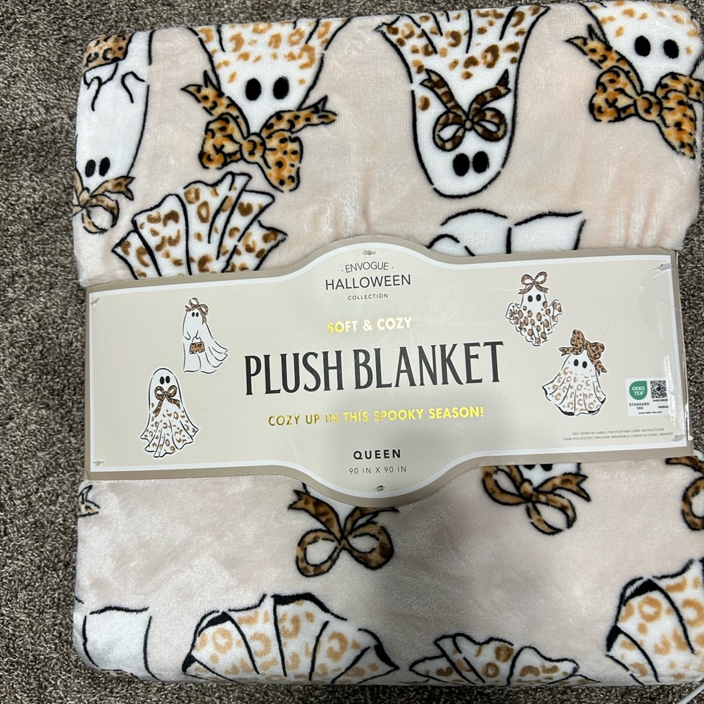 Envogue Halloween Plush Blanket - Cream and Black